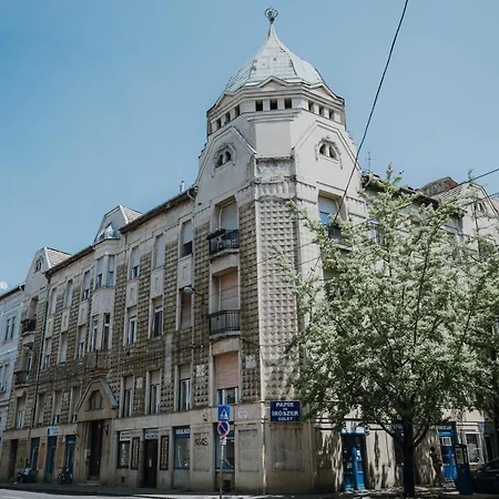Dozsa Apartment