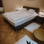 Dozsa Apartament