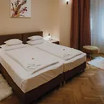 Dozsa Apartament